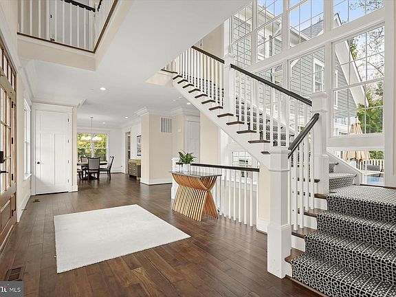 3rd image of 5915 Onondaga Rd