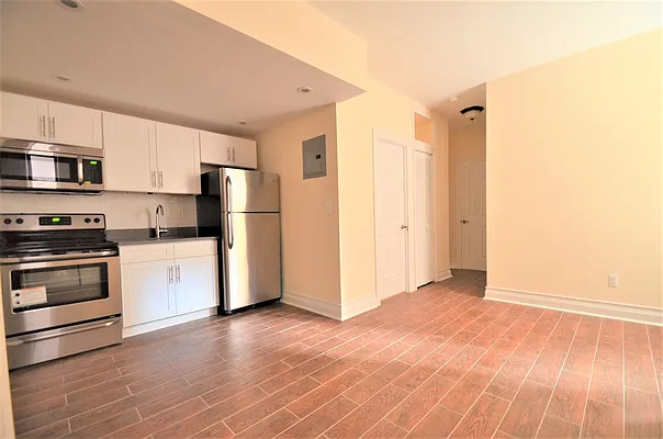 Rented by CITY SKYLINE REALTY INC | media 27