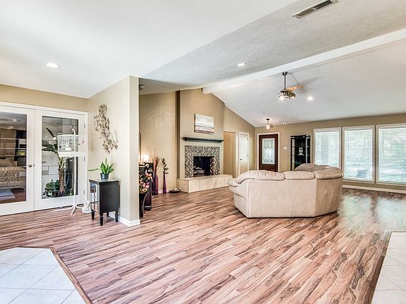 2716-peach-tree-dr-carrollton-tx-High-Res-5.jpg