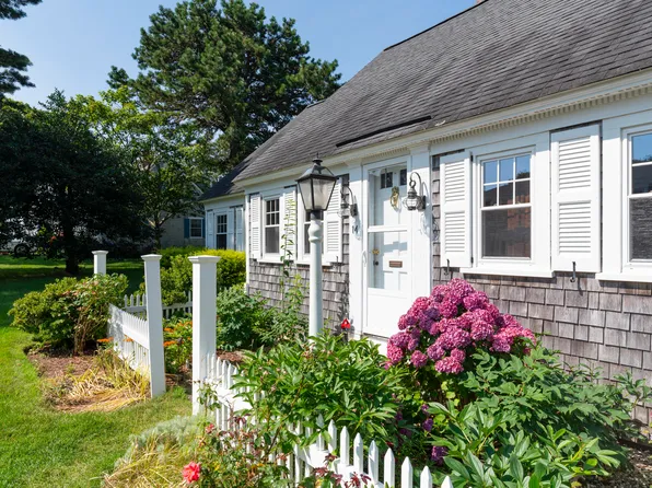 14 Wah Wah Taysee Road, Harwich Port, MA 02646