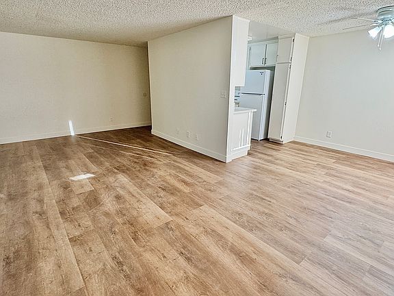 5th image of 14432 Bledsoe St #204
