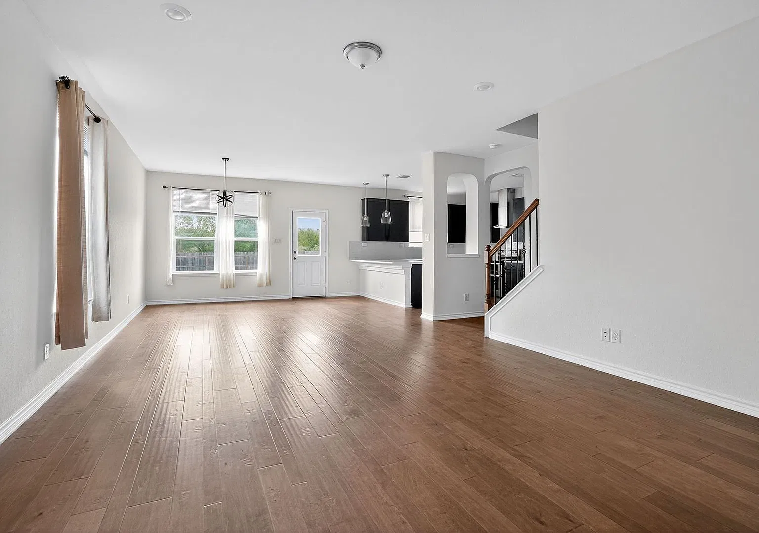 Spacious & Stylish Home in San Antonio 3 Bed, 2.5 Bath — Photo 3