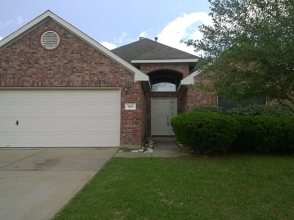 Quiet neighborhood, great schools!