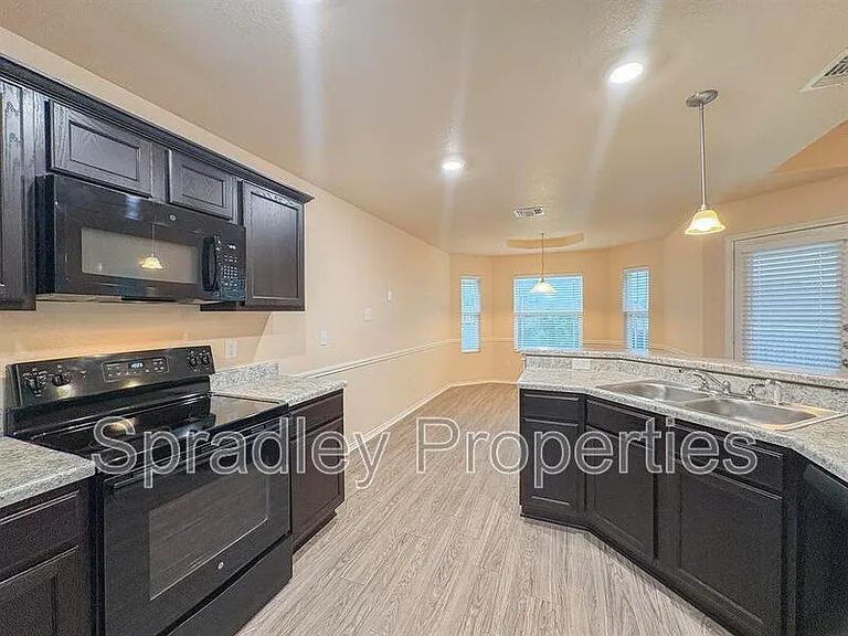 2214 Justice Dr — Photo 6