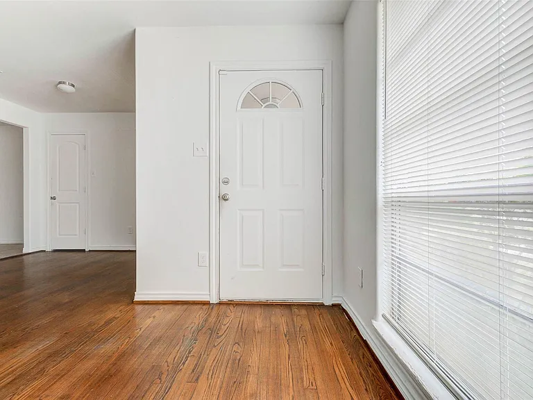 230 Bizerte St — Photo 7