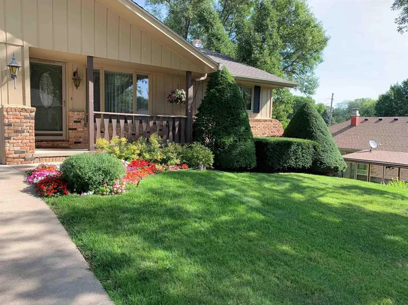 5001 Evergreen Ln, Sioux City, IA 51106