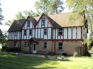 402 Country Club Dr, Mchenry, IL 60050