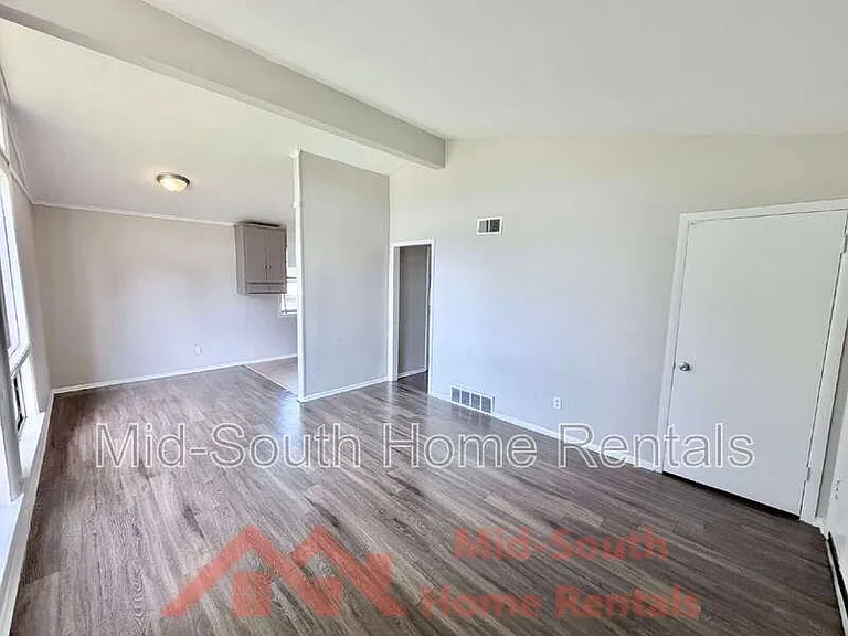 2298 Dells Ave — Photo 5