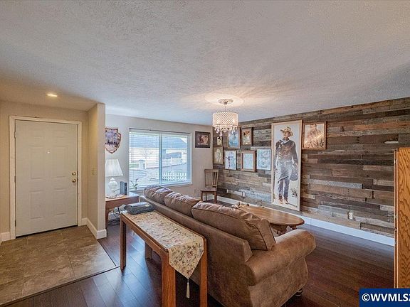 5th image of 2990 Harding Ct