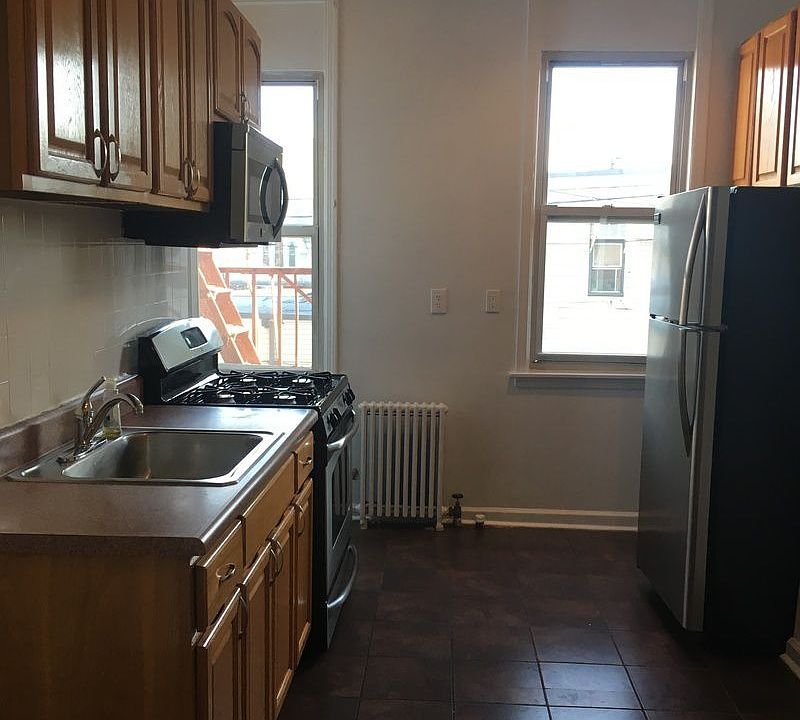 1st image of 2171 Steinway St #2