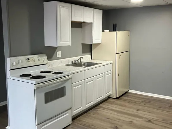 5 Adams St #2L, Holyoke, MA 01040