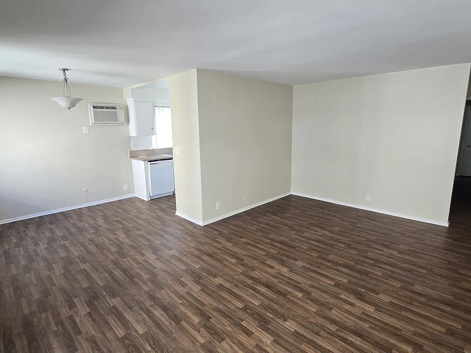 510 S Mariposa Ave #205