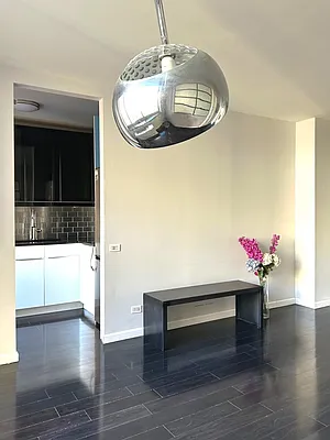 Rented by LEVEN Real Estate | media 12