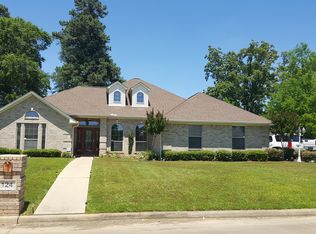 124 Corley Cir, Wake Village, TX 75501
