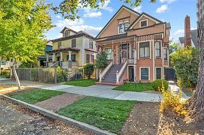 Building Photo - 2412 L St #102