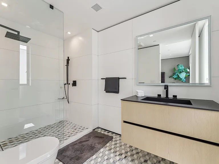 213 S La Peer Dr — Photo 56