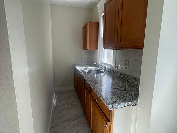 5th image of 879 Elm St Floor 1
