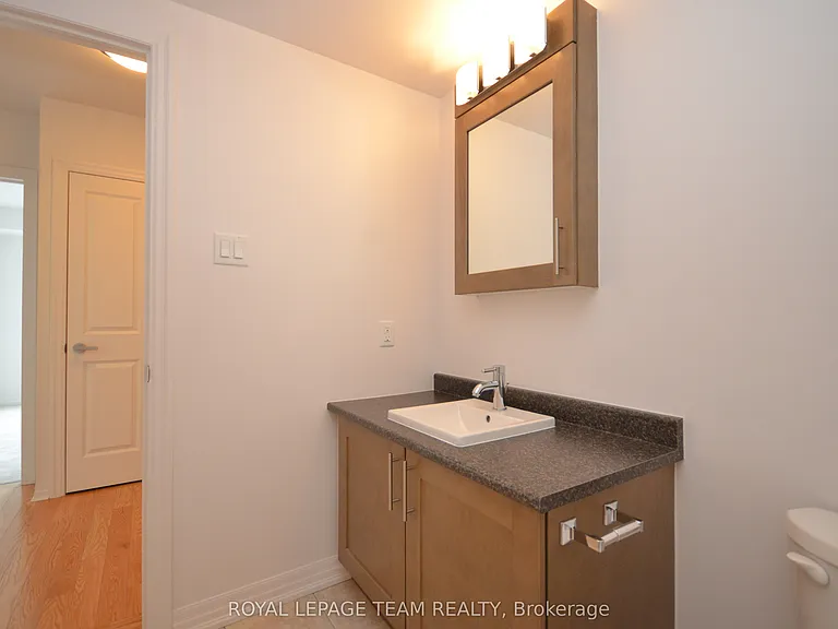 242 Rideau St #404 — Photo 31