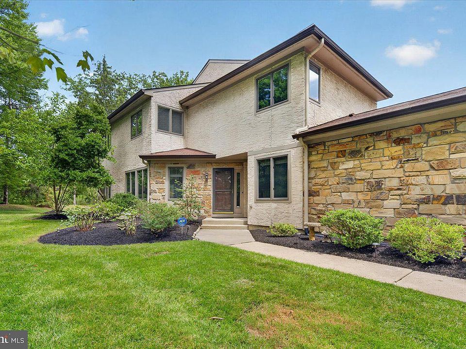 1st image of 81 Woodmont Dr