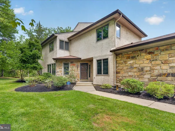 81 Woodmont Dr, Lawrence Township, NJ 08648