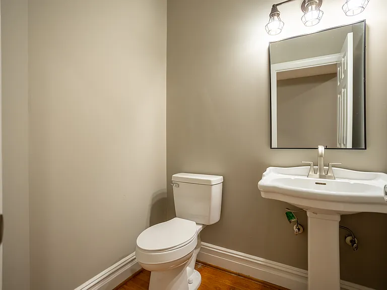 1306 W Clay St — Photo 9