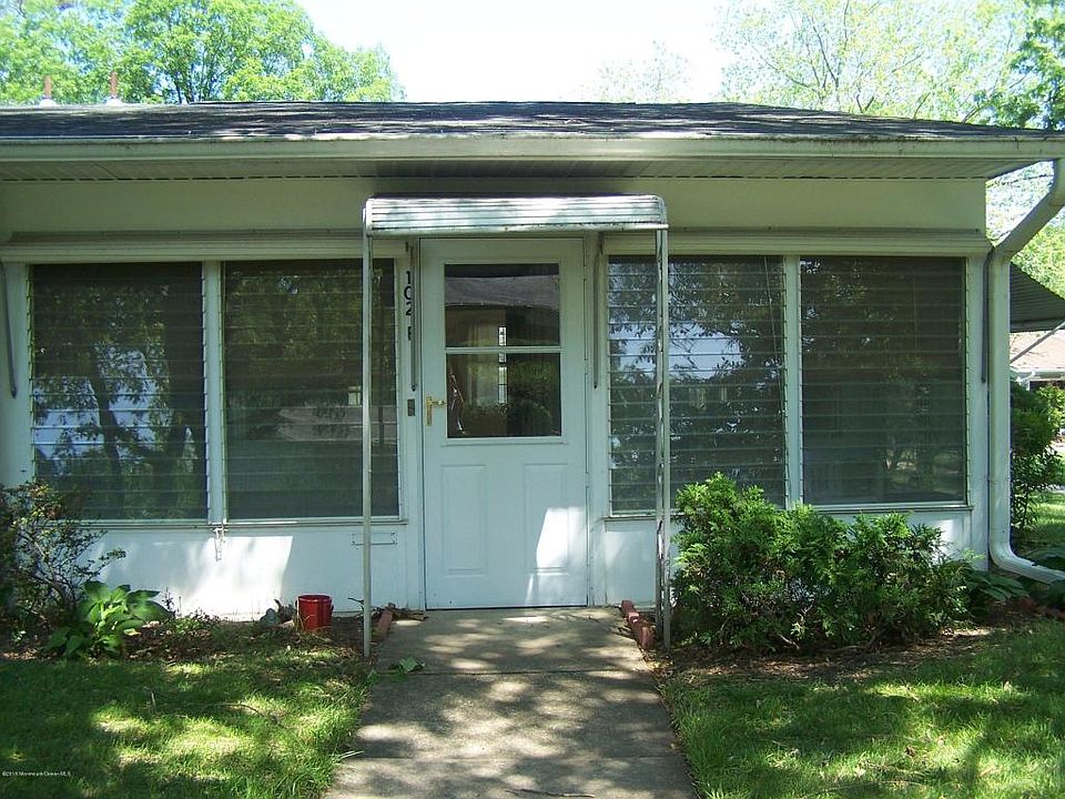 1st image of 102F Edinburgh Ln