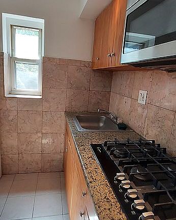 3rd image of 40 Glenwood Ave APT 1E