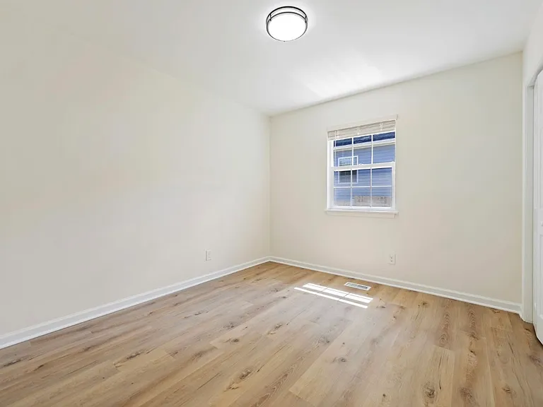 1003 Linwood Ave — Photo 6