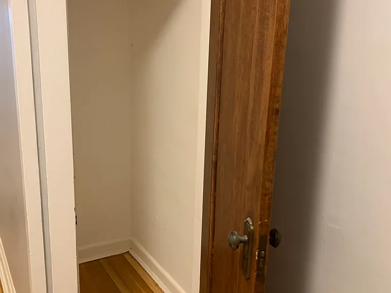 5352 N Winthrop Ave #2 — Photo 6