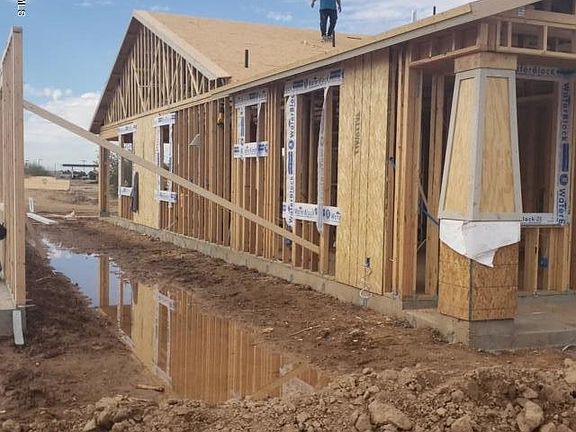 3rd image of 581 E Hazelnut Ln