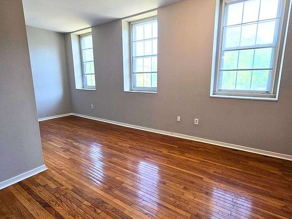 3rd image of 1323 W Fayette St Unit 3A
