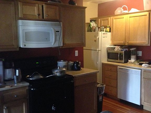 3rd image of 27 Salem St APT 1L