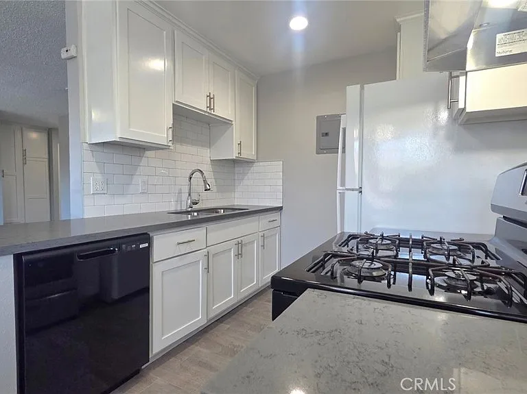 17102 Emerald Ln #E — Photo 16