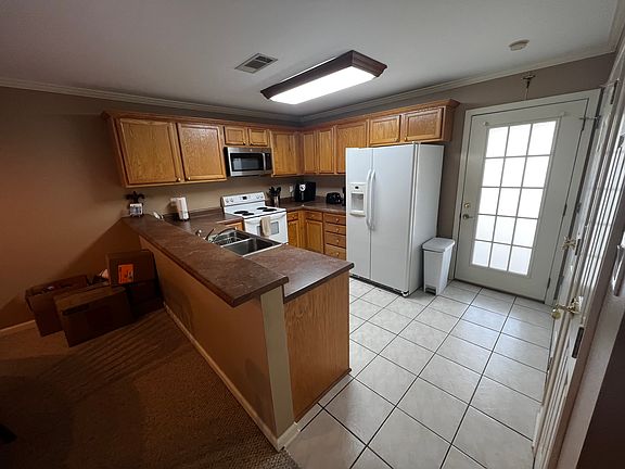 3rd image of 541 Versailles Blvd APT G