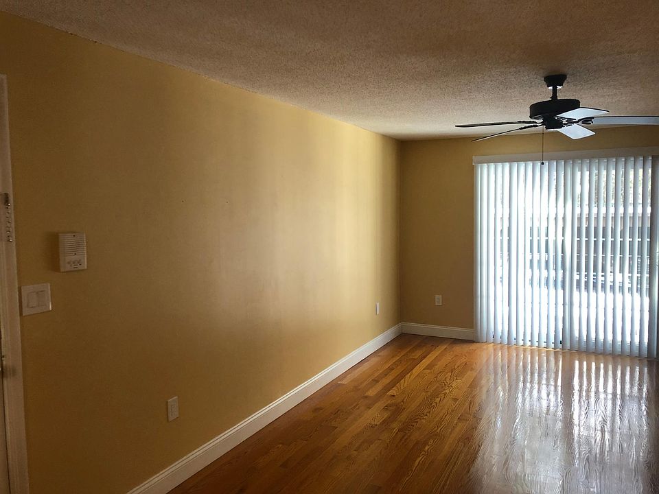 1st image of 4 Autumn Leaf Dr APT 08