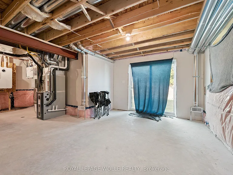 40 Moon Cres — Photo 26