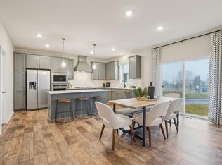 899 Laurel Ct, Chaska, MN 55318