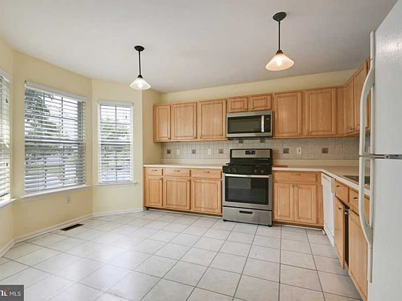 5th image of 26 Edith Dr #2226