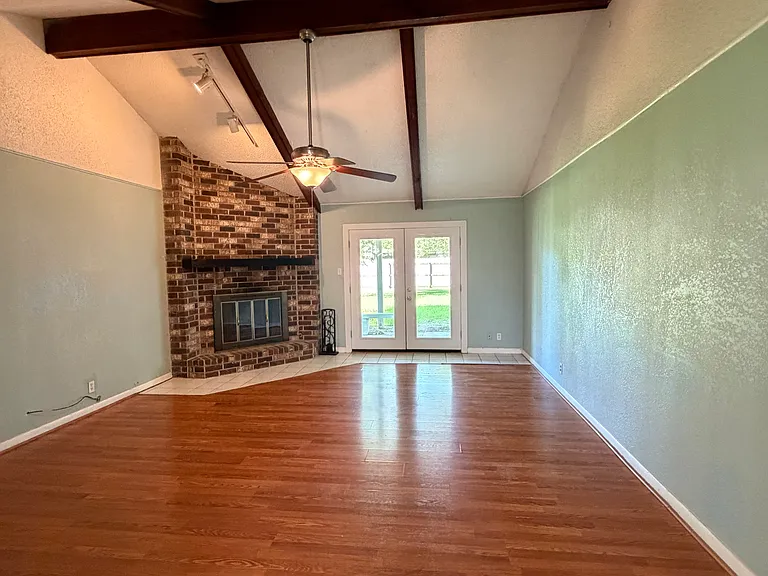 652 Birchwood Dr — Photo 4