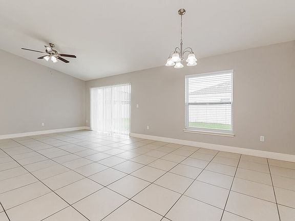 5th image of 431 Britten Dr