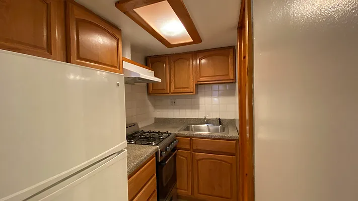 Rented by Douglas Elliman | media 16