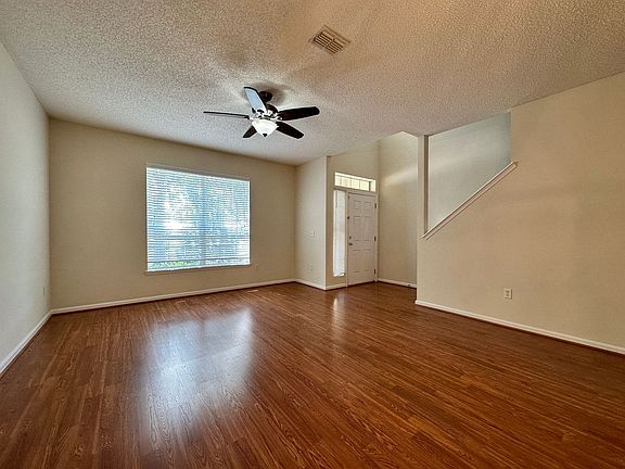 2nd image of 502 Sherwood Oaks Dr