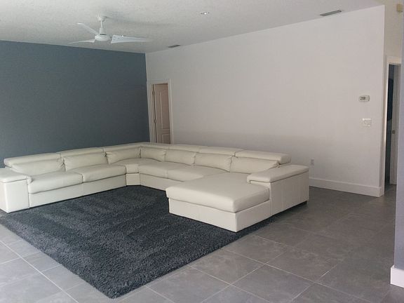 3rd image of 9542 Knightsbridge Cir