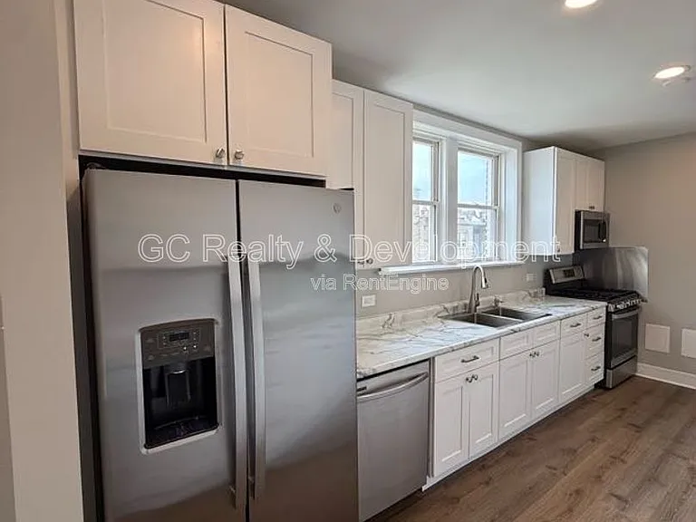 5730 N Christiana Ave #3 — Photo 7