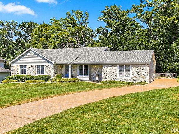 2nd image of 2126 Park Forest Dr