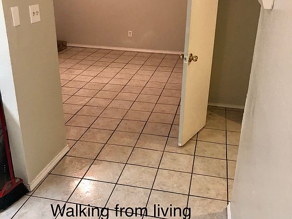 4th image of 921A W Summercrest Blvd