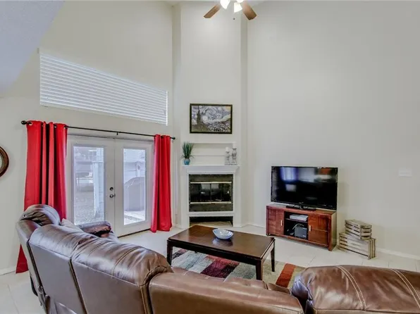 631 Cimarron Trl, Irving, TX 75063