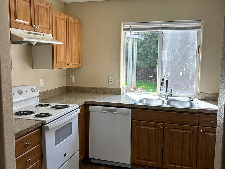 Las Briasas Apartments — Photo 22
