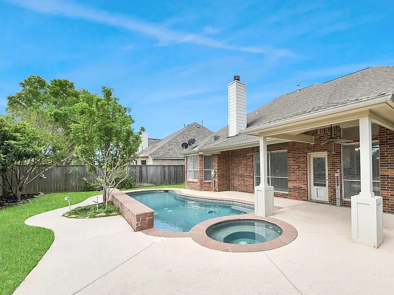 1611 Barton Creek Trl — Photo 2