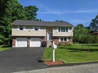 340 Ione Pl, Yorktown Heights, NY 10598